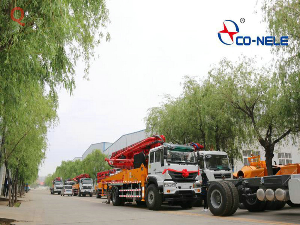 天泵。小型泵車價格，小型混凝土泵車