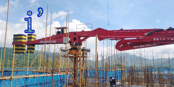 混凝土布料機(jī)如何針對(duì)骨料離析的問題進(jìn)行設(shè)計(jì)方面的改進(jìn)？（一）