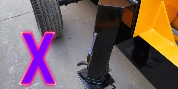 在對混凝土泵的水箱及供水系統(tǒng)進行清洗后，需要在活塞上裝上膠套