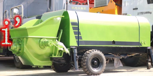 實際施工時，泵工進行哪些操作容易導致混凝土泵發生堵管？