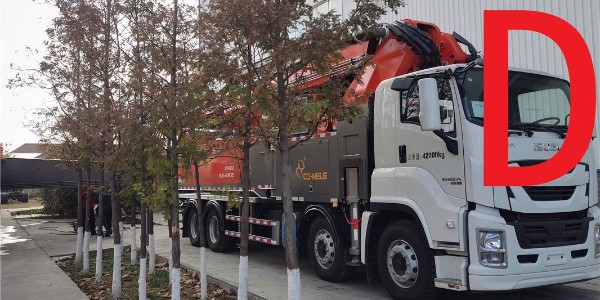 泵車排油過程中，時刻注意油箱液位
